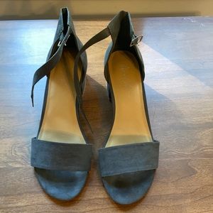 Mauri A Gray Pumps